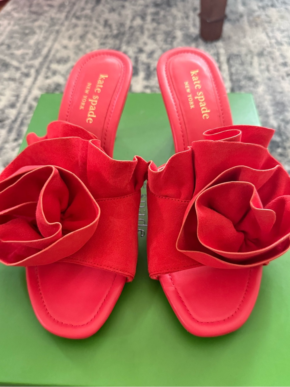 kate spade red flourish sandals - Picture 2 of 4